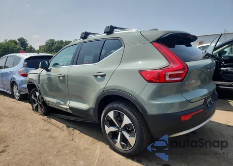 2025 Volvo Xc40 Core z USA, uszkodzony, nr VIN YV4L12UJ0S2468016